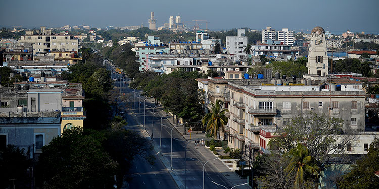 El embargo es "aún más cruel" durante una pandemia, denuncia Cuba