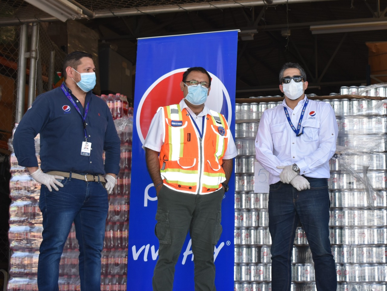 CBC dona bebidas hidratantes a COPECO para brindar asistencia humanitaria