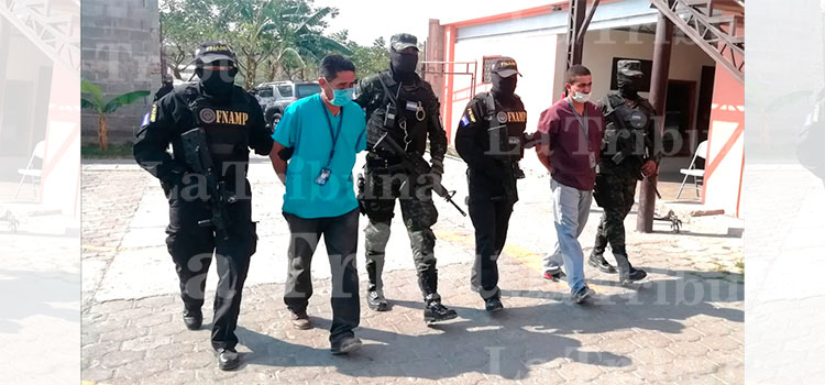 Subdirector HEU: Los dos empleados se identificaron conforme al carnet