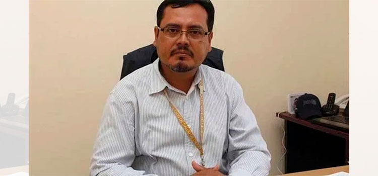 Funcionario con coronavirus escupe a doctores por no tener “trato preferencial”