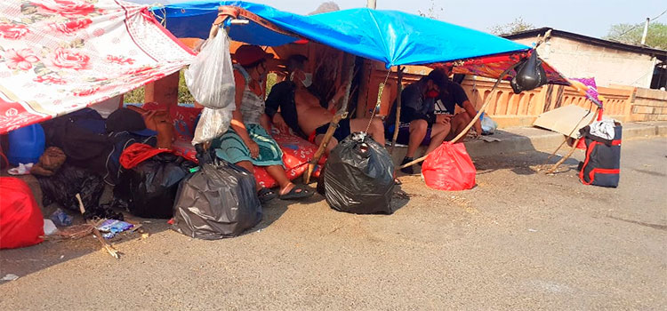 Nicaragüenses varados en El Amatillo tienen 11 días viviendo bajo el sol