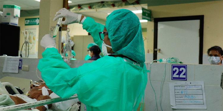 Más contagios de médicos los obliga a pedir relevos