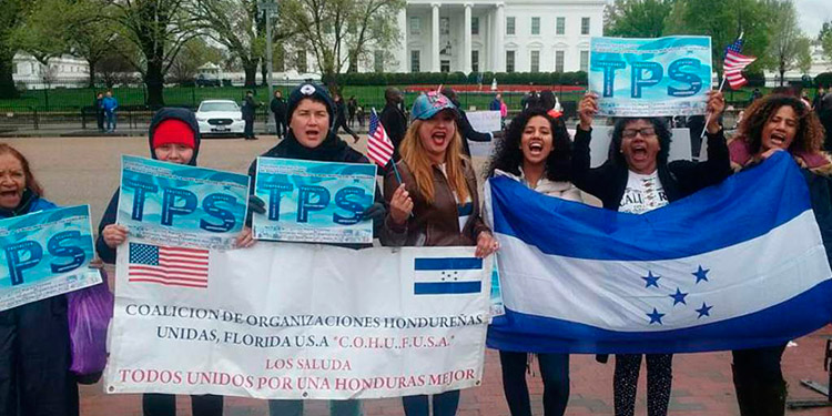 Beneficiados de TPS piden en Washington a Trump y Biden derecho a residencia