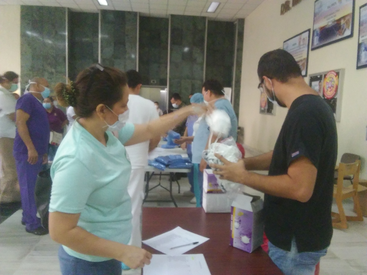 Refuerzan medidas de bioseguridad para proteger al personal del Hospital Mario Rivas