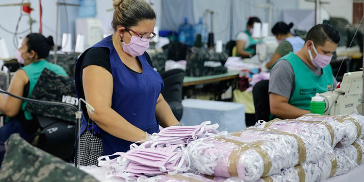Repartidas entre pobladores miles de mascarillas y caretas
