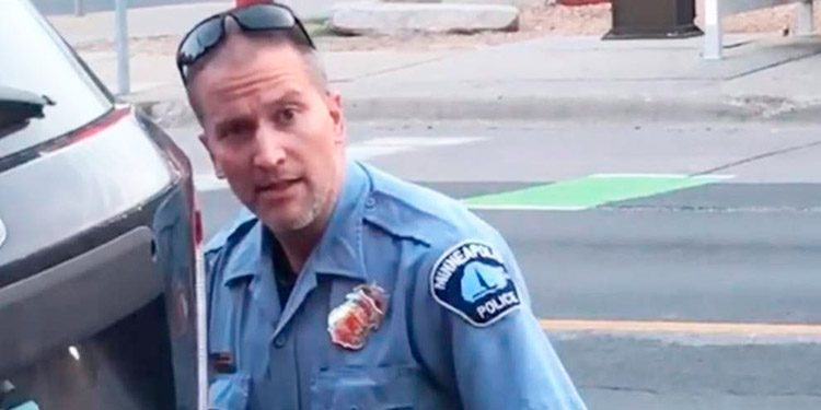 Liberan bajo fianza a expolicía acusado del asesinato de George Floyd