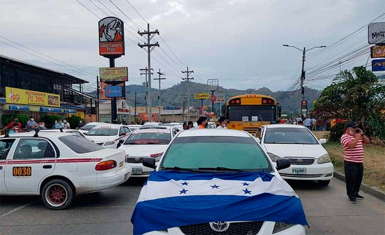 Protestan transportistas en varios sectores del país (Video)
