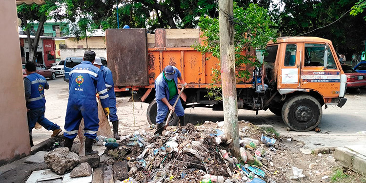 AMDC realiza operativos de limpieza de mercados, quebradas y ríos para prevenir inundaciones