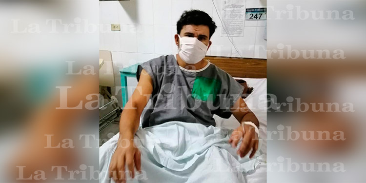 Hombre es detenido tras intentar herir a policía durante detención