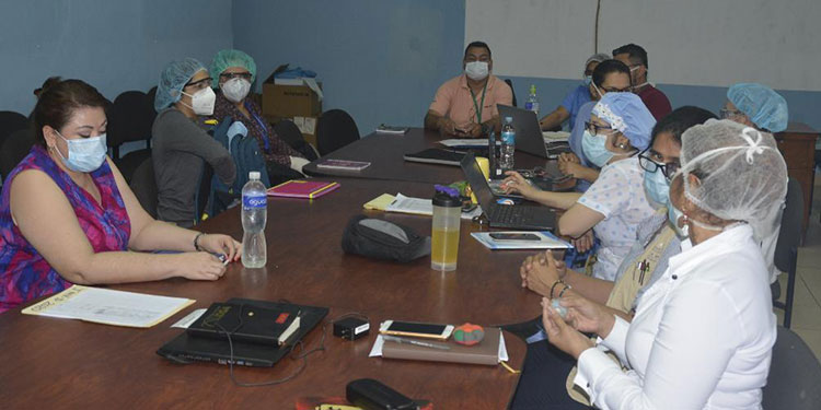 Destituida directora de Salud entre COVID-19 y muertes por dengue