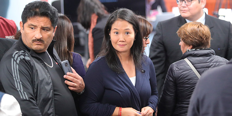 Keiko Fujimori dice que no vivirá con su familia hasta descartar el COVID-19
