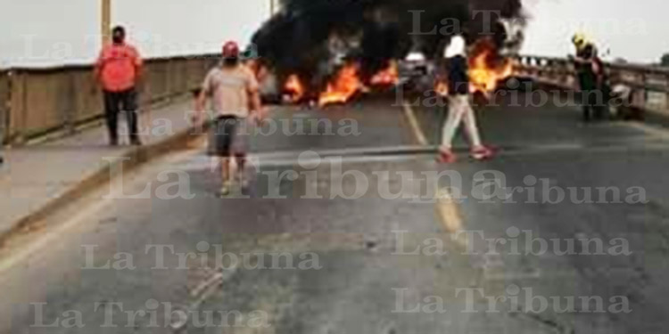Transportistas protestan ante la falta de trabajo e ingresos durante la pandemia