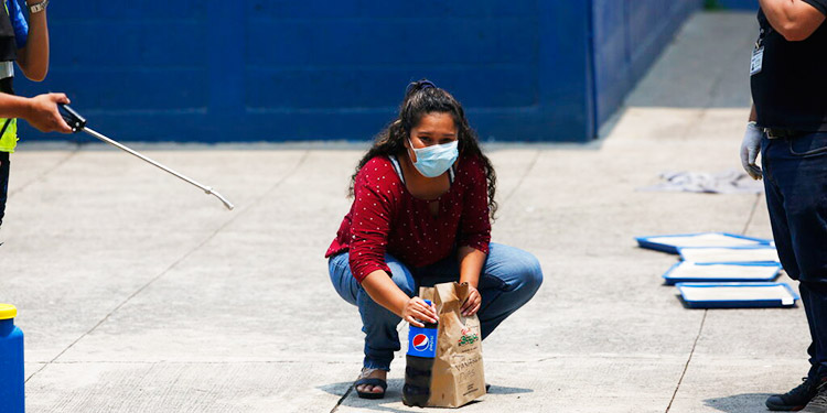 Migrantes deportados enfrentan hostilidad por el coronavirus