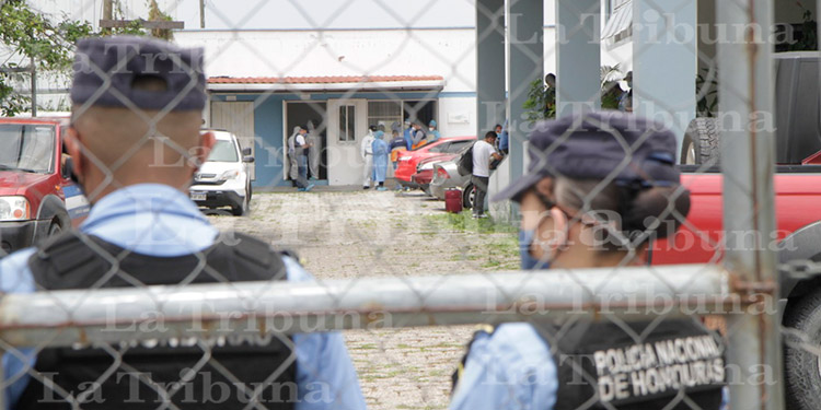 Llegan 138 deportados al aeropuerto Toncontín; varios contagiados por COVID-19