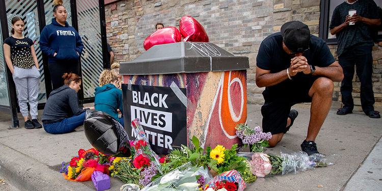 Crece indignación en EEUU por muerte de hombre negro a manos de la policía