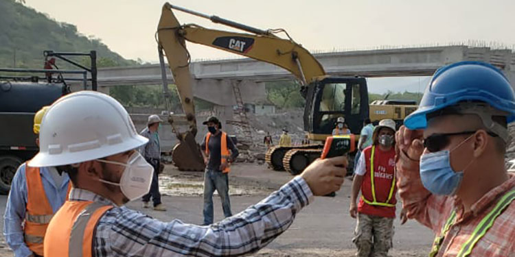 Con medidas de bioseguridad se reanuda construcción del puente sobre el río Chiquito
