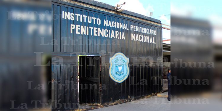 Personal administrativo y agentes penitenciarios se paralizan por falta de pago