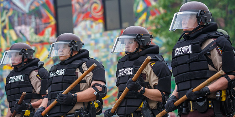 Despliegan tropas en Minneapolis mientras protestas antirracistas se propagan por EEUU