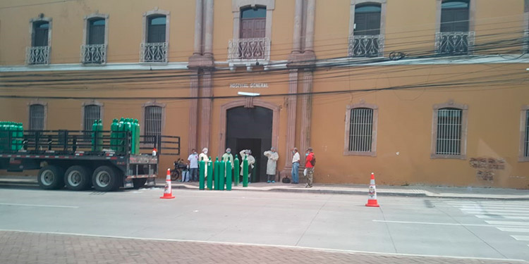 Más de 270 cilindros de oxígeno llegan al Hospital San Felipe