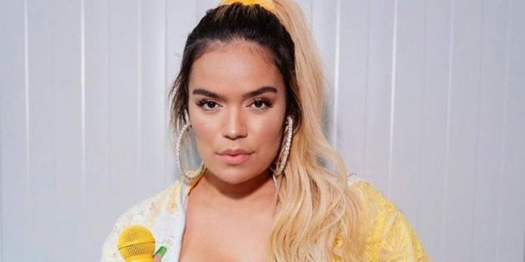 Karol G recibe duras críticas por hablar del racismo usando a su perro