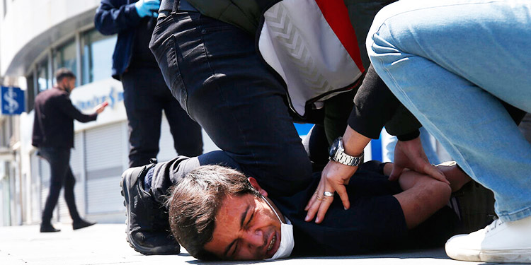 Técnicas asfixiantes son usadas por policía en todo el mundo