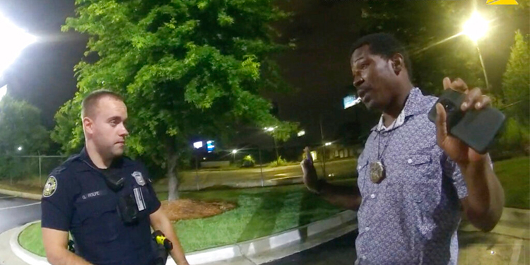 Arrestan al policía que mató a un joven negro en Atlanta