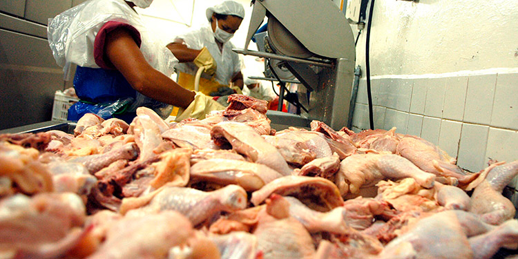 EEUU plantas procesadoras de carne registran más de 23,000 casos de COVID-19