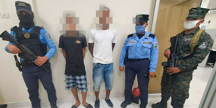 Capturan a distribuidores de drogas en Roatán