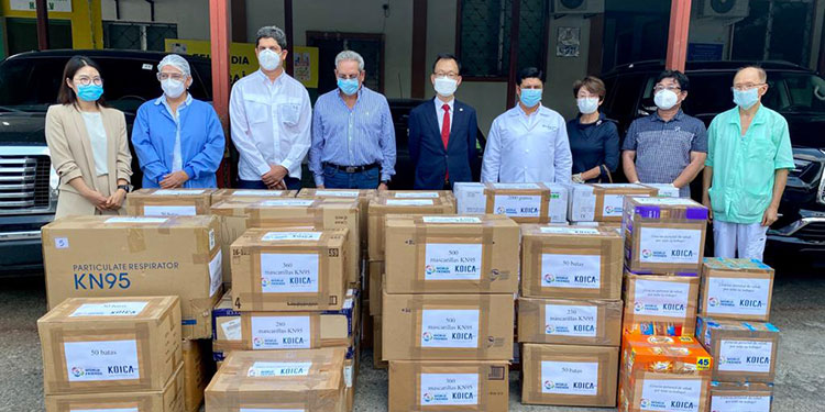 Alcaldías y hospitales reciben equipo quirúrgico de KOICA
