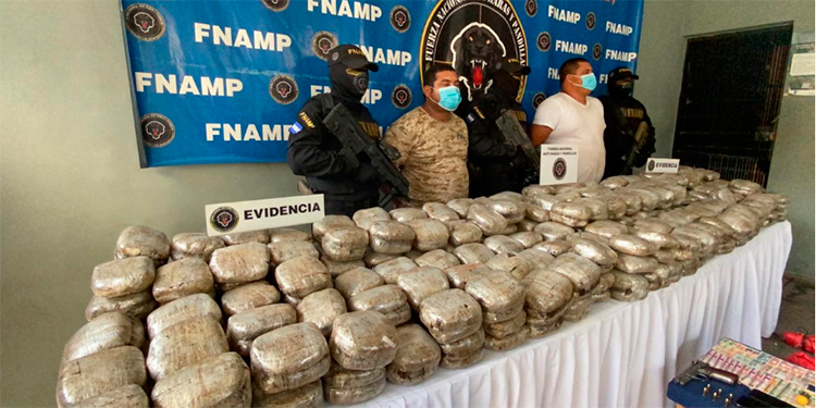 Decomisan fuerte carga de marihuana en Yoro escondida en rastra