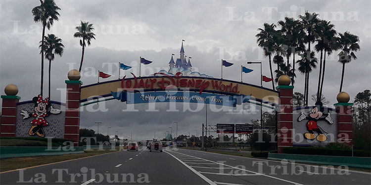 Fanáticos de Disney agotan en horas reservas para la reapertura en Orlando