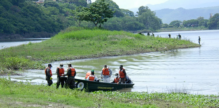Fiscalía recolecta muestras por la supuesta contaminación del lago de Yojoa