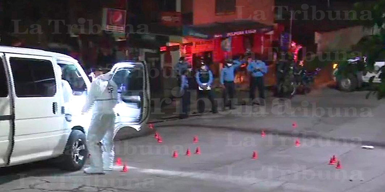 Dos muertos y dos heridos deja tiroteo a microbús en Comayagüela
