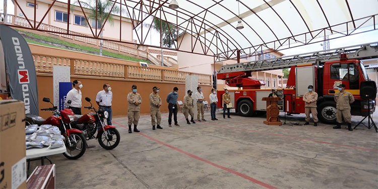 Ultramotor Motomundo y Jetstereo reconocen entrega del Cuerpo de Bomberos