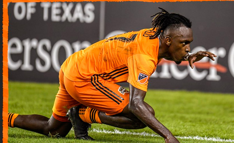 Por tres años firmaría Alberth Elis con el Fenerbahçe de Turquía
