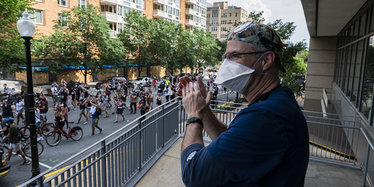 Algunas partes de EEUU están abrumadas por tanto coronavirus