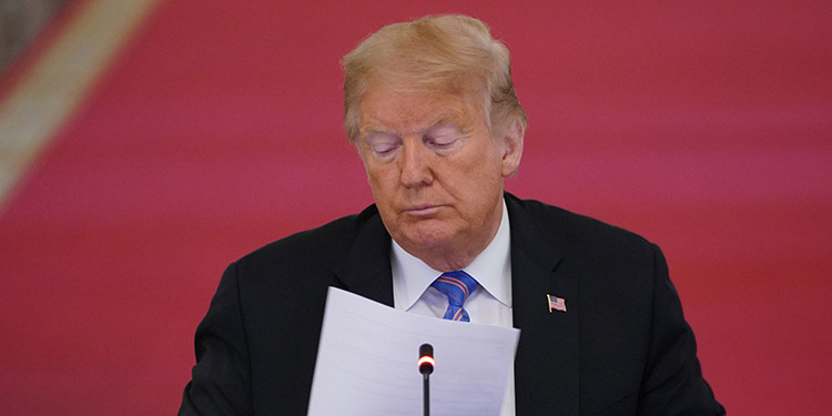 Políticos piden que Trump use máscara