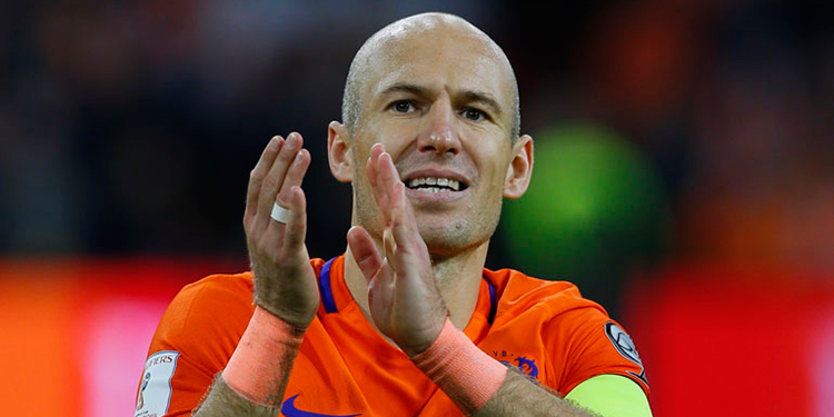Robben dispuesto a descolgar botas para ayudar al Groningen