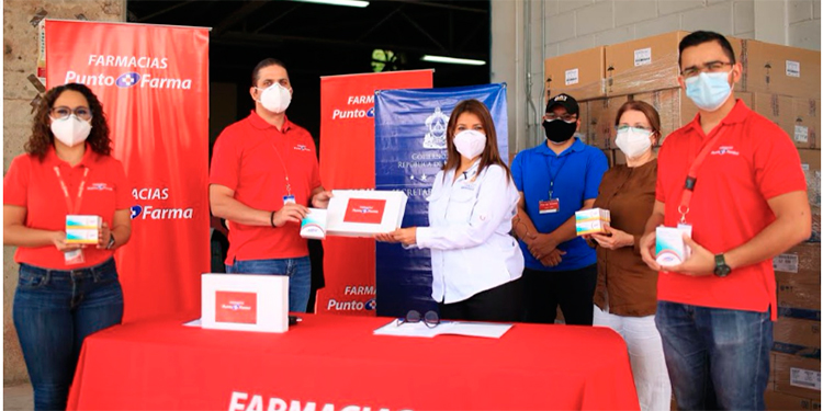 Salud recibe de Punto Farma lote de medicinas para tratar a 13 mil pacientes