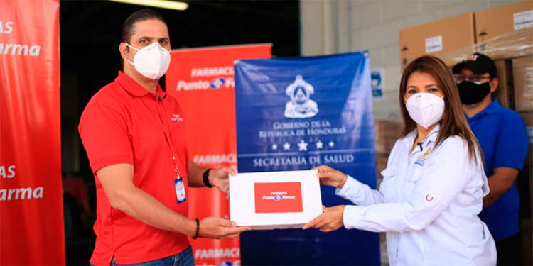 Salud recibe de Punto Farma lote de medicinas para tratar a 13 mil pacientes
