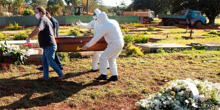Brasil pasa los 39000 muertos por coronavirus y casos se acercan a 780000