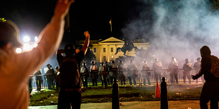EEUU entra en una violenta espiral ante la ausencia de liderazgo de Trump