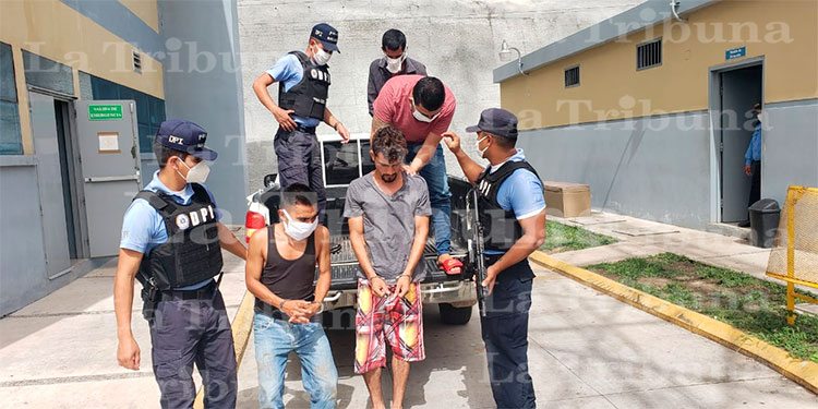 Con droga arrestan a cuatro supuestos integrantes de la MS-13 en Santa Bárbara