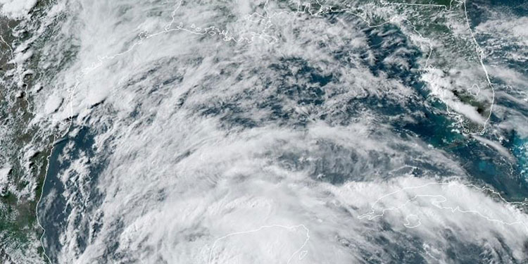 Depresión tropical "Tres" se forma en el Caribe mexicano con fuertes lluvias