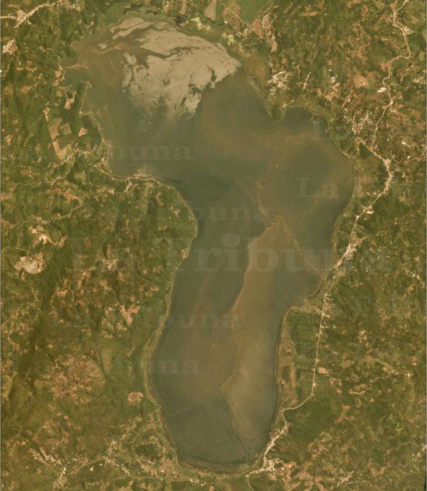MP realiza recolección de muestras por supuesta contaminación en Lago de Yojoa