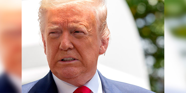 Hospitalizan a Trump en un centro médico militar
