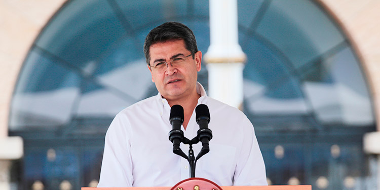 Hospital Militar: mejora estado de salud del presidente Hernández
