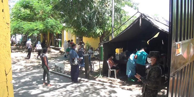 Hasta el "tope" están salas COVID-19 en el Hospital del Sur