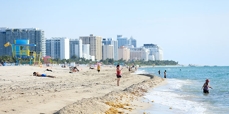 Abren playas de Miami después de tres meses cerradas por el coronavirus