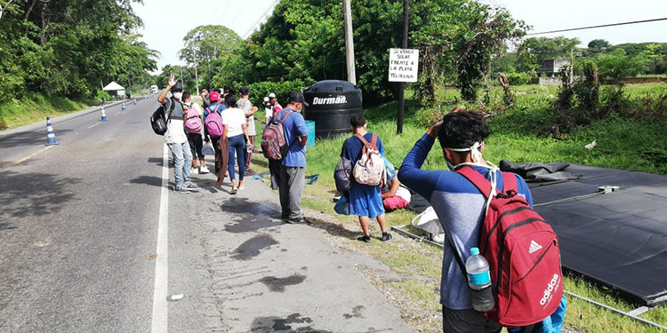 Retenes policiales debilitaron caravana de migrantes